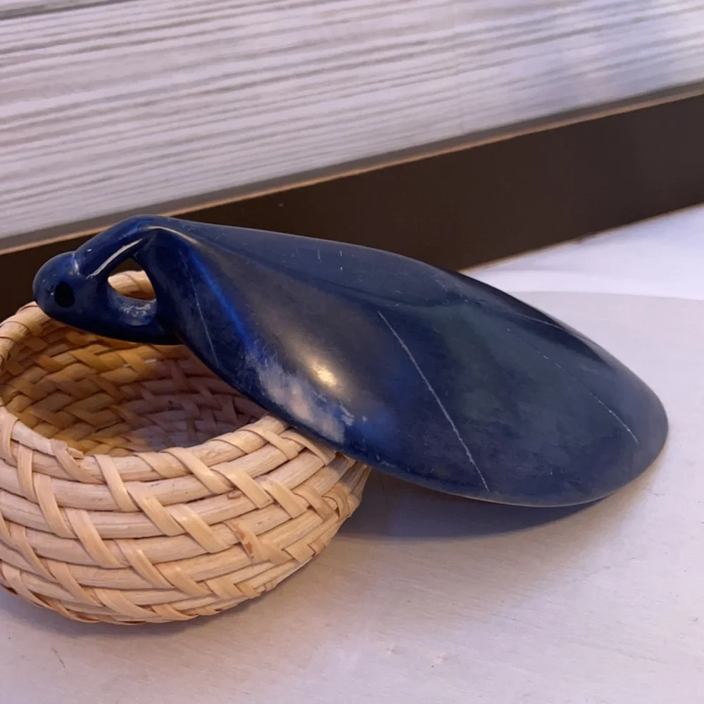 Small Decorative Blue Leaf Shaped Tray from Costa Rica - Picture 5 of 6